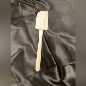 Rubbermaid 1970s bowl scrapper Rubber Spatula non heat resistant 10”